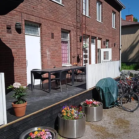 Kaksio Pienkerrostalossa. * Helsingfors