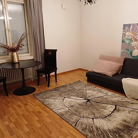 Kaksio Pienkerrostalossa. Helsingfors